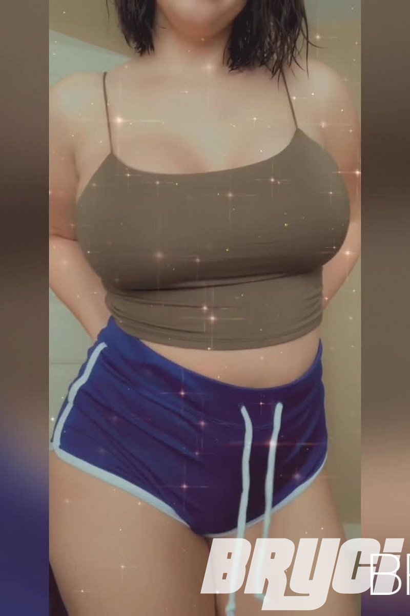 Short Shorts - Screenshot 1 of 4 - Brown Hair
