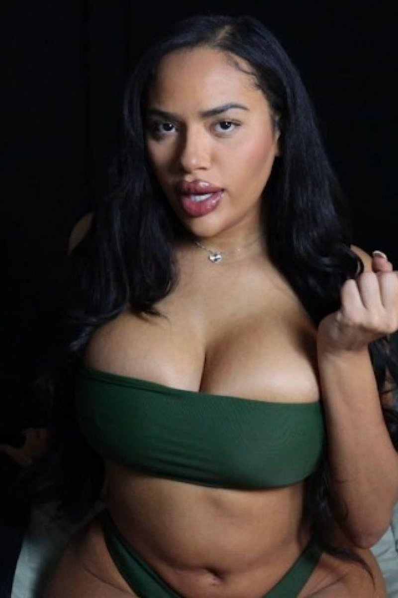 Blackmail Bitch - Screenshot 1 of 4 - Big Tits