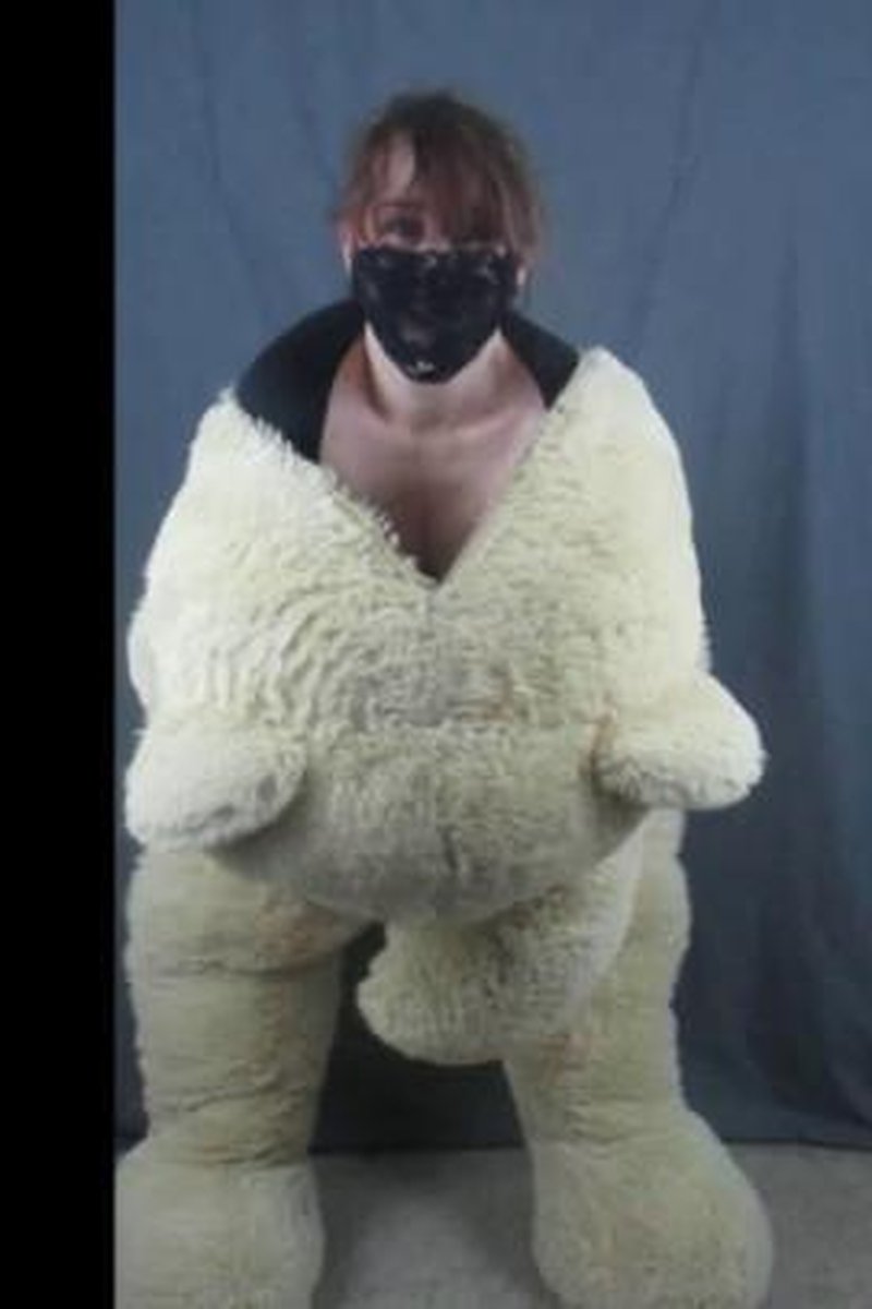 Burlesque Bear - Screenshot 1 of 4 - Costume