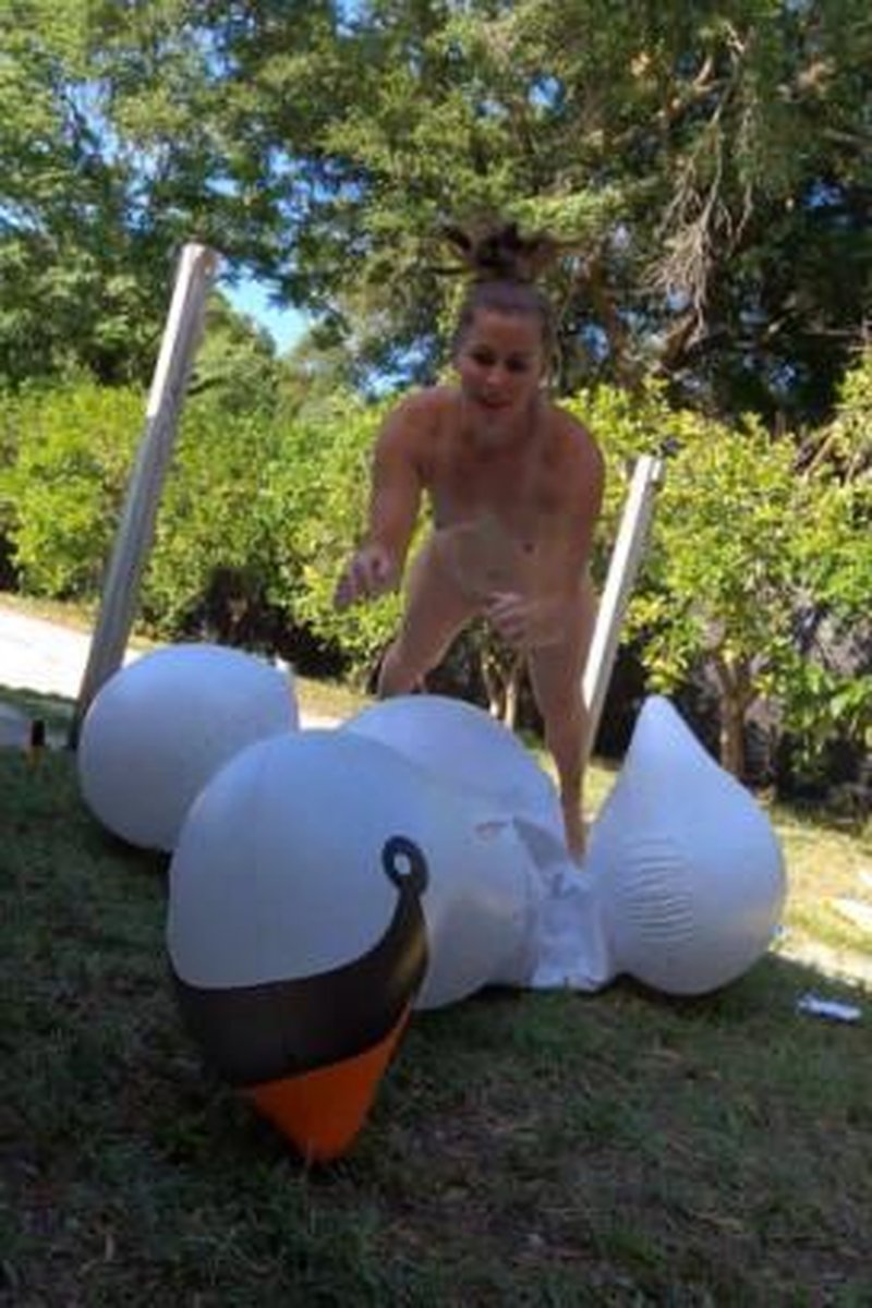Bianca's Hour Long Inflatable Popping Extravaganza - Screenshot 1 of 4 - Inflatables Non Pop