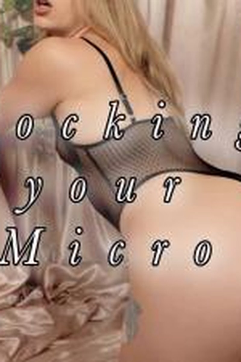 Mocking Your Micro - Screenshot 1 of 4 - Blonde Hair (Female)