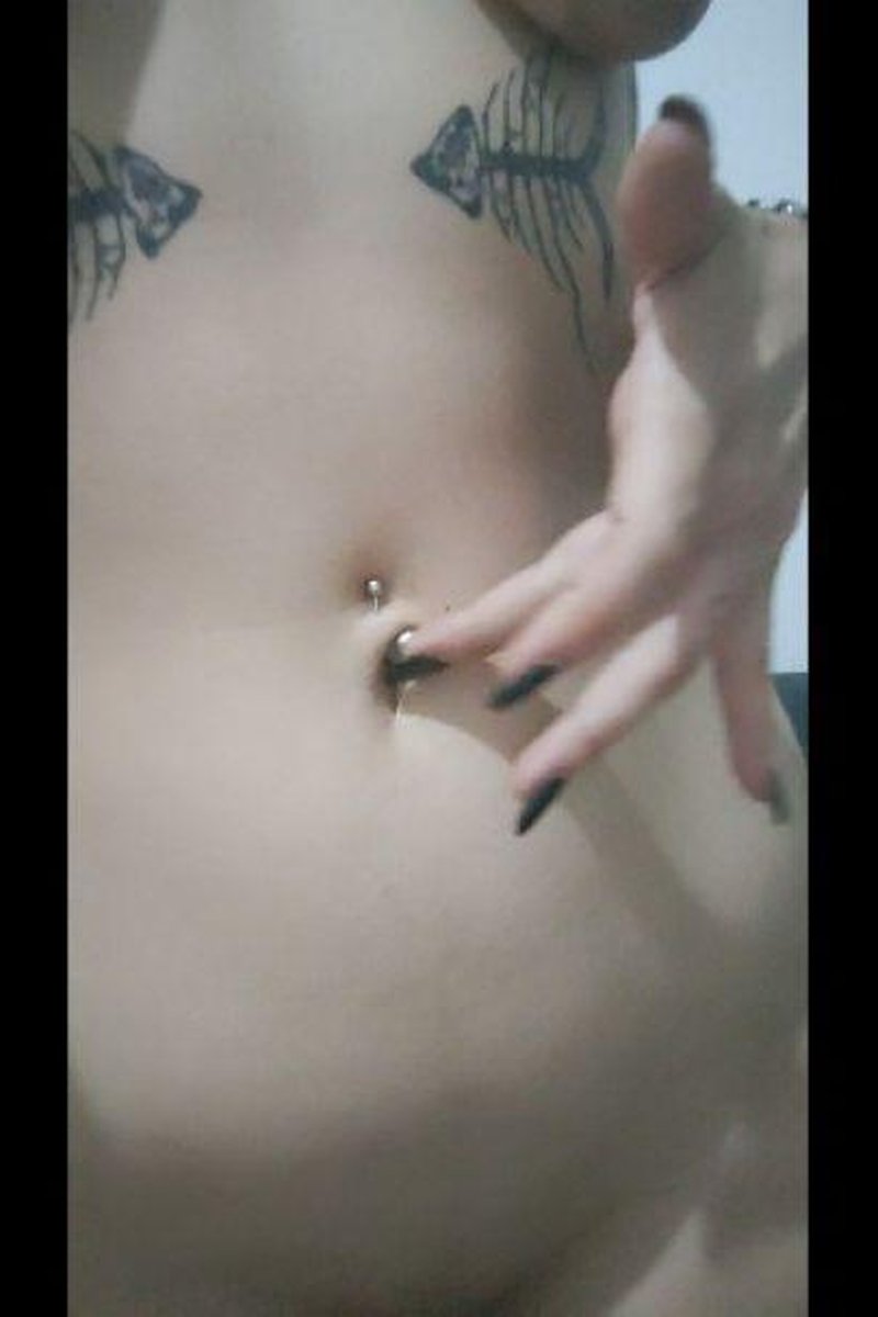 Bellybutton Play - Screenshot 1 of 4 - Belly Fetish