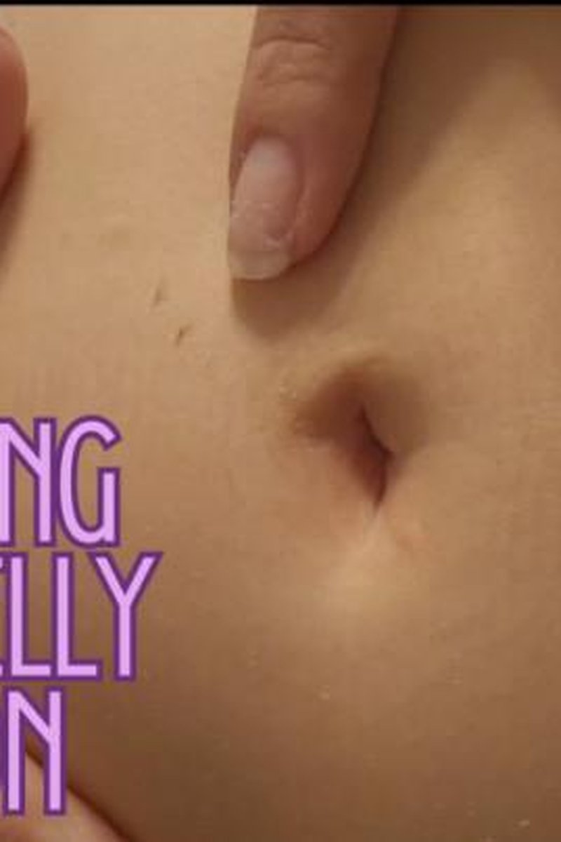 Fingering Dirty Belly Button After Gym - Screenshot 1 of 4 - Belly Fetish