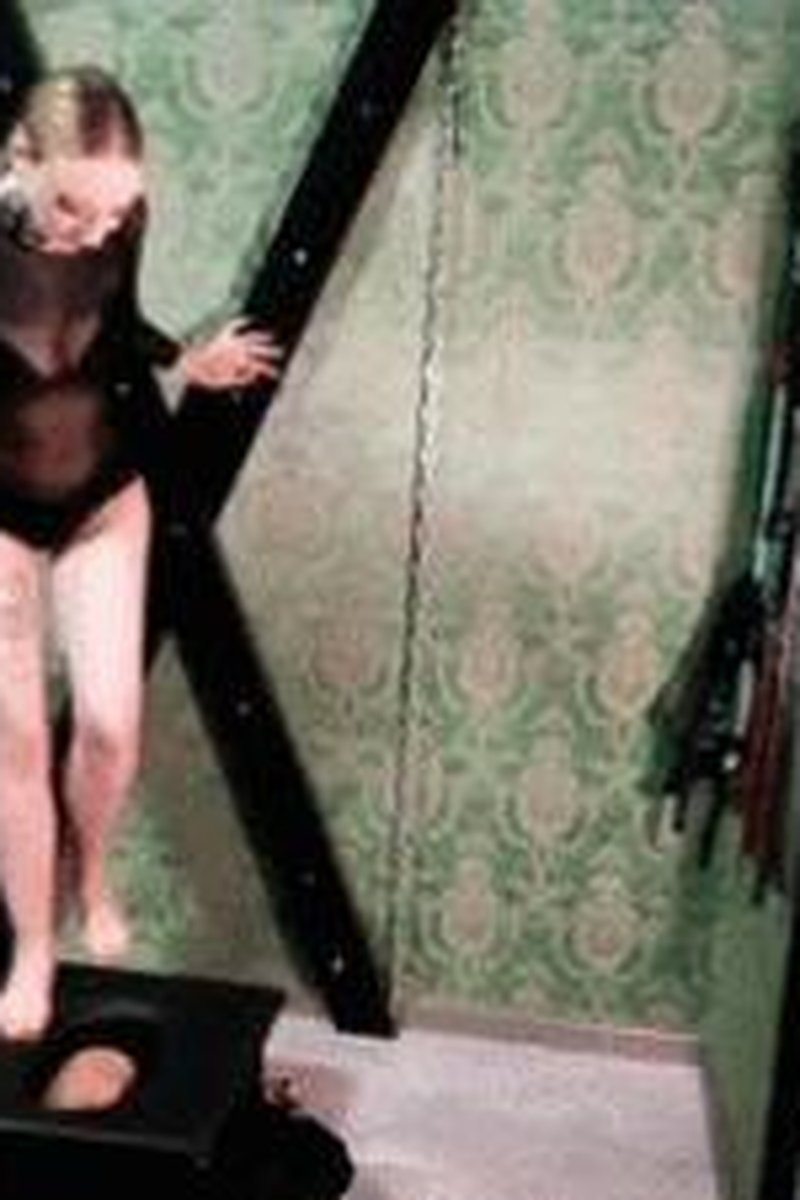 Facesittingbox: Trampled Underfoot - Screenshot 1 of 4 - European