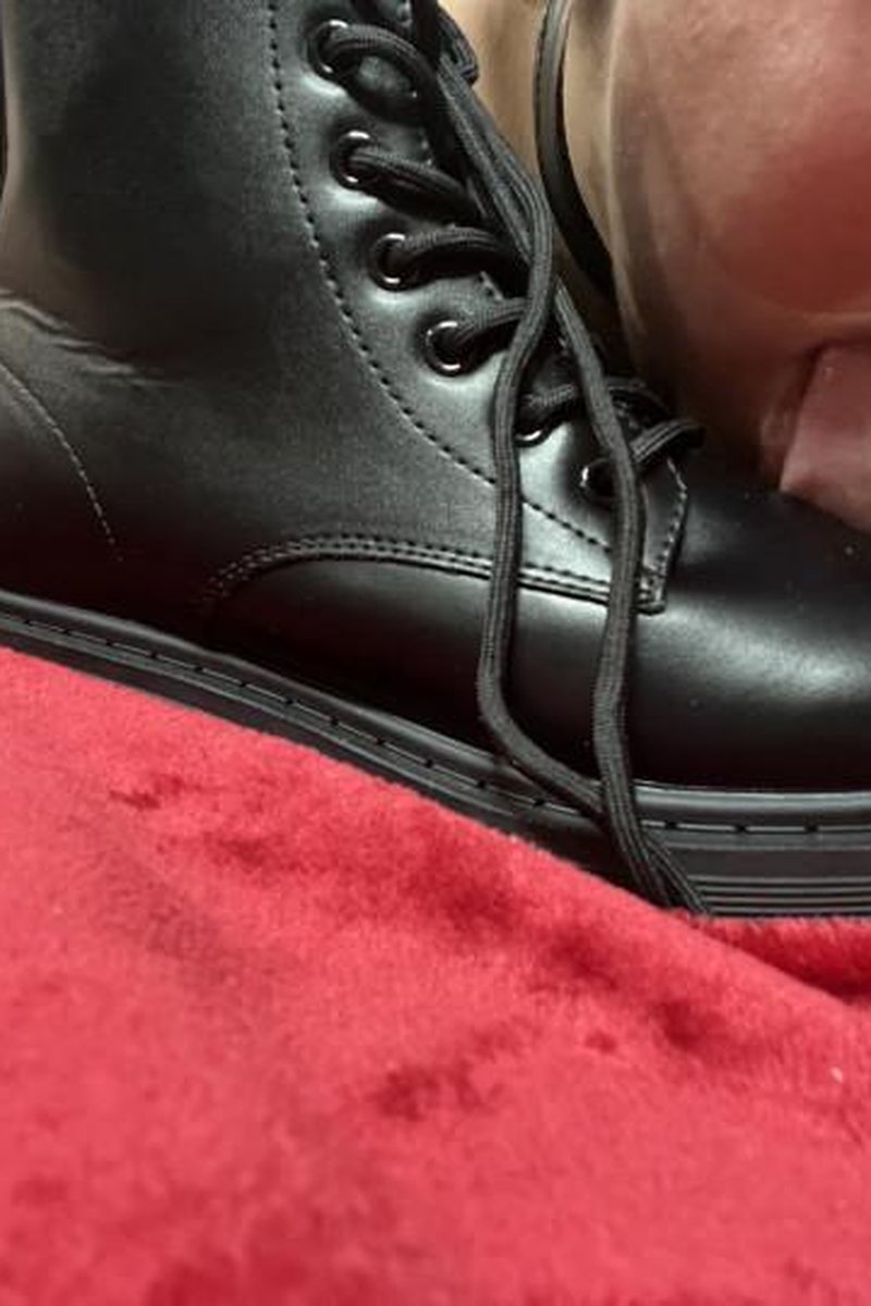 Boot Slut - Screenshot 1 of 4 - Boots