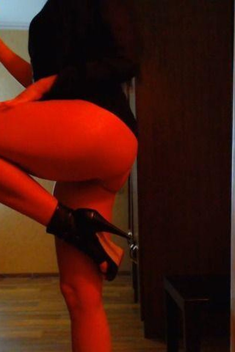 Red Demoness Striptease - Screenshot 1 of 4 - Ass Worship
