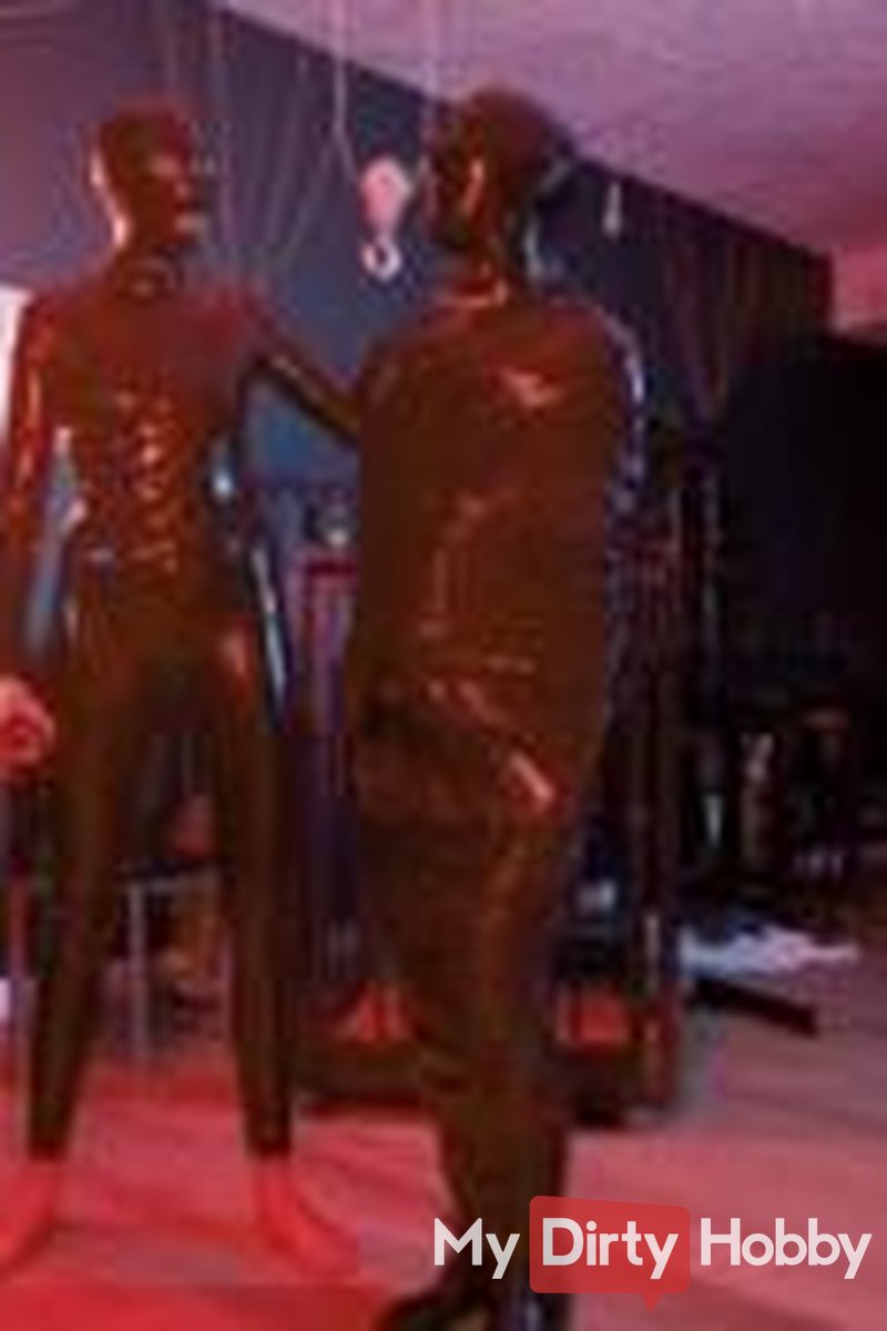 A Rubber Mistress and Her Stretch Foil Worm - Screenshot 1 of 4 - Rubber Pervs