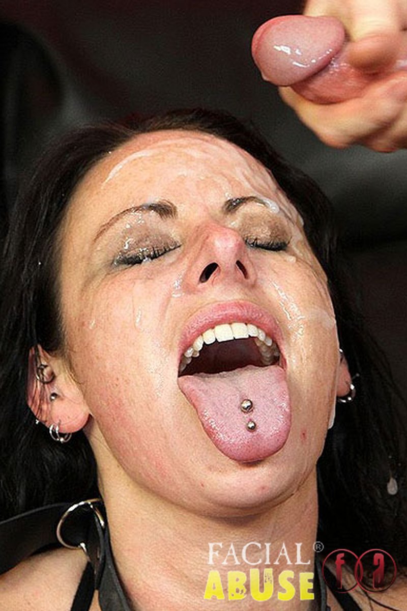 Moxxie Maddron 3 - Screenshot 1 of 4 - Blowjob