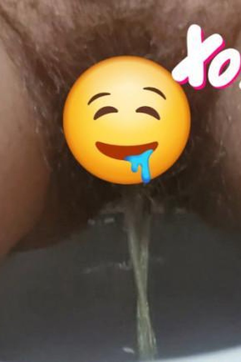Piss Compilation - Screenshot 1 of 4 - Golden Shower