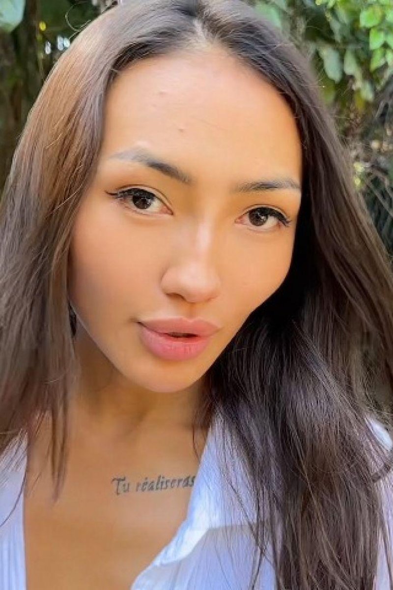 Beautiful Sexy Walk In Nature - Screenshot 1 of 4 - Asian