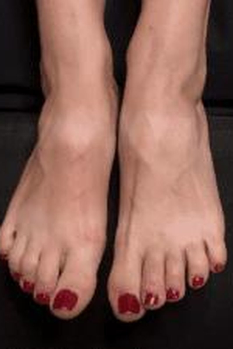 Red Toe Nails - Screenshot 1 of 4 - Foot Fetish