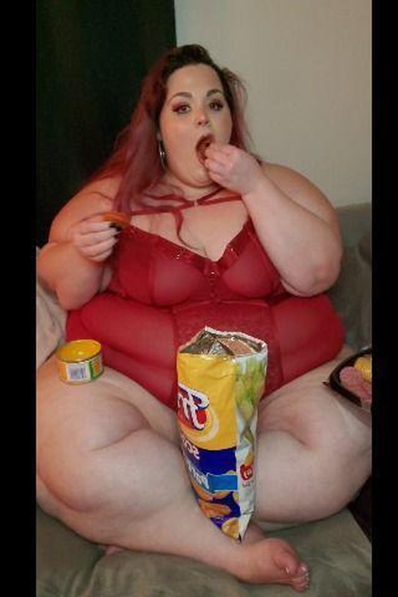Snack Time Ssbbw - Screenshot 1 of 4 - BBW