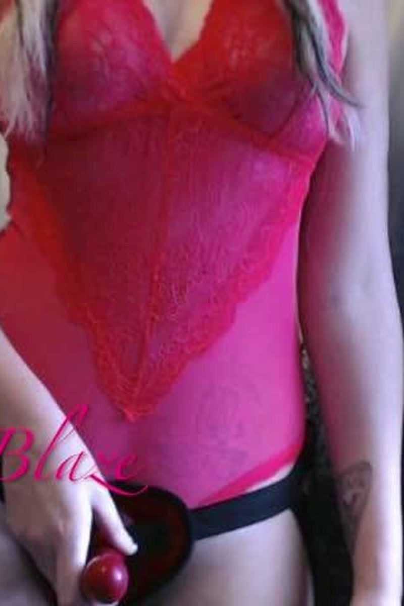 Bend Over - Screenshot 1 of 4 - Blonde Hair (Female)