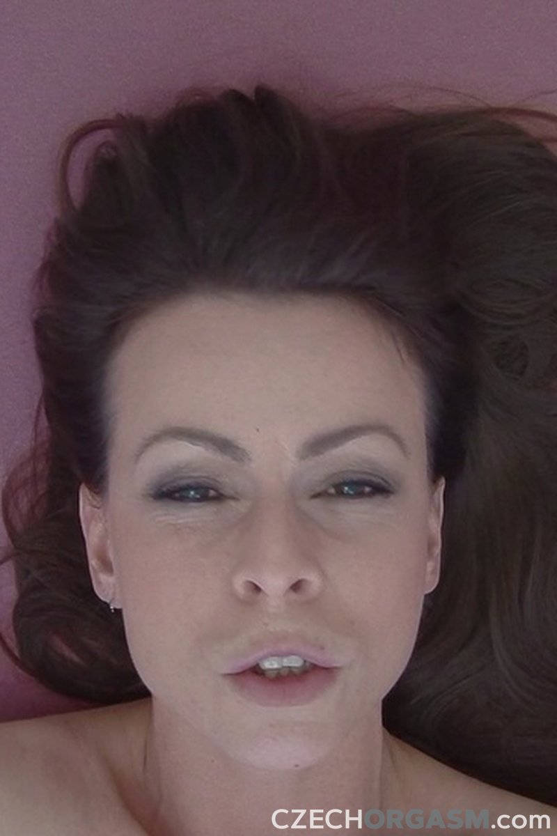 MILF Wants to Fuck - Screenshot 1 of 4 - Brown Hair