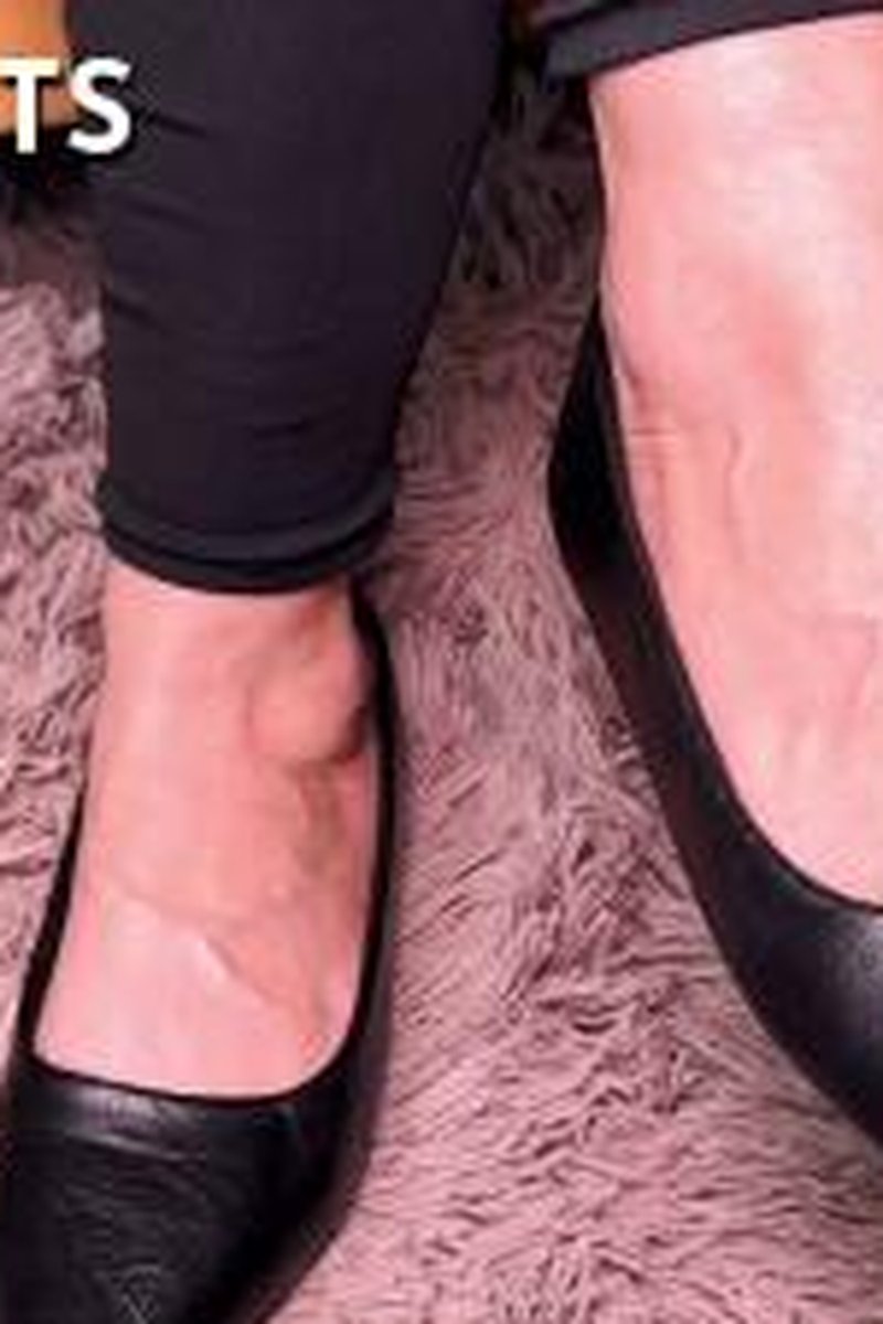Black Flats - Screenshot 1 of 4 - Cum On Body