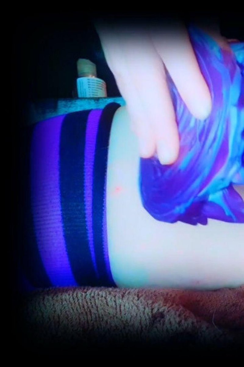 Fetish Feeding - Screenshot 1 of 4 - Cumlube