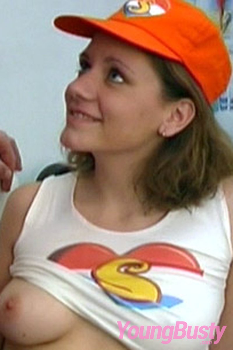 Monique - Screenshot 1 of 4 - Amateur