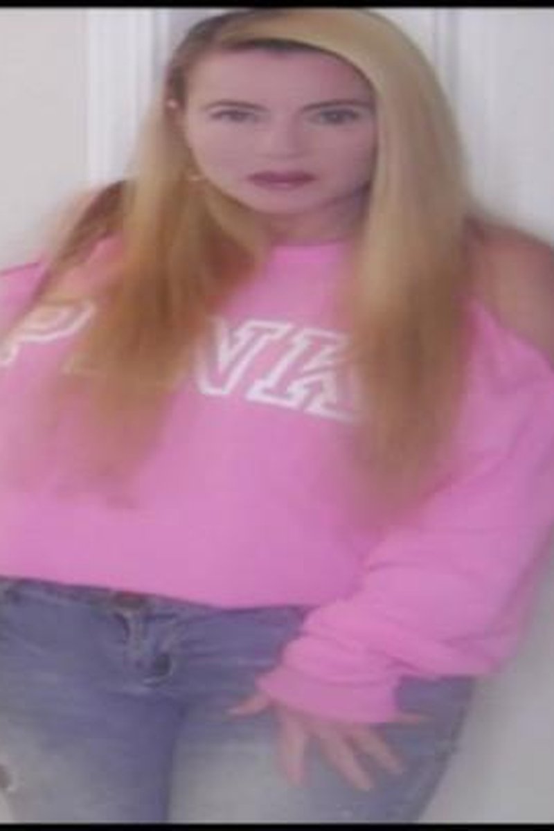 Bathroom Quickie 2020 - Screenshot 1 of 4 - MILF (30+)