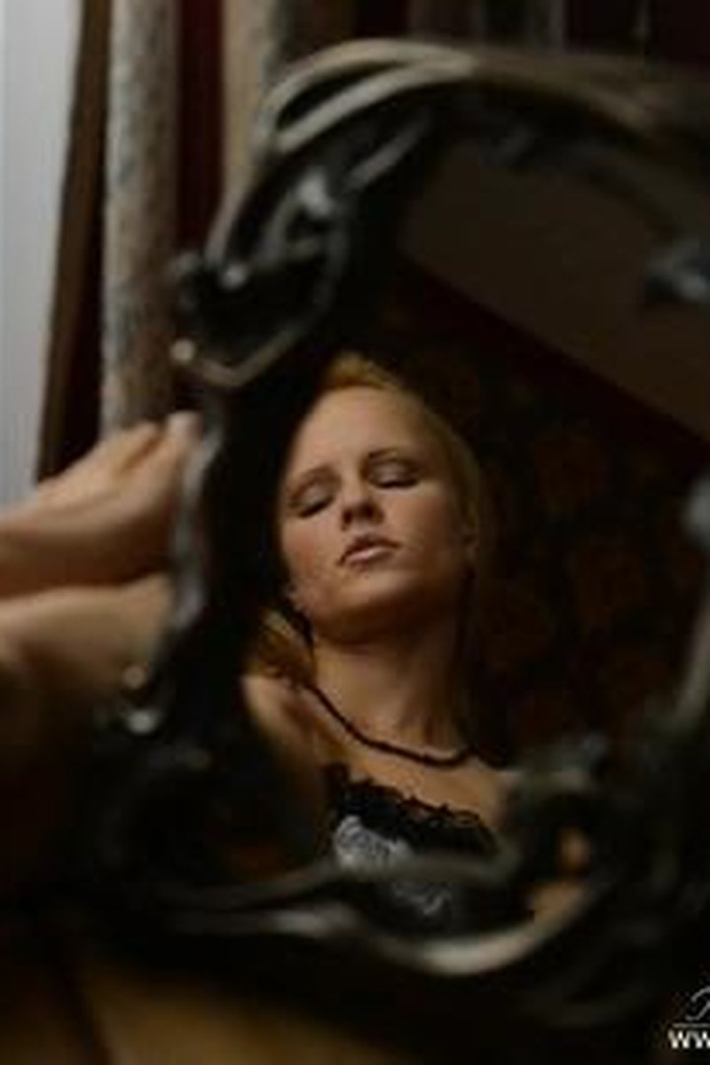 Mirror Mirror! - Screenshot 1 of 4 - Monica Sweet