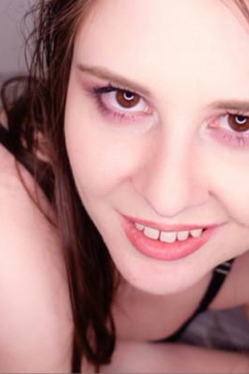 First Date Dessert - Screenshot 1 of 4 - Facial