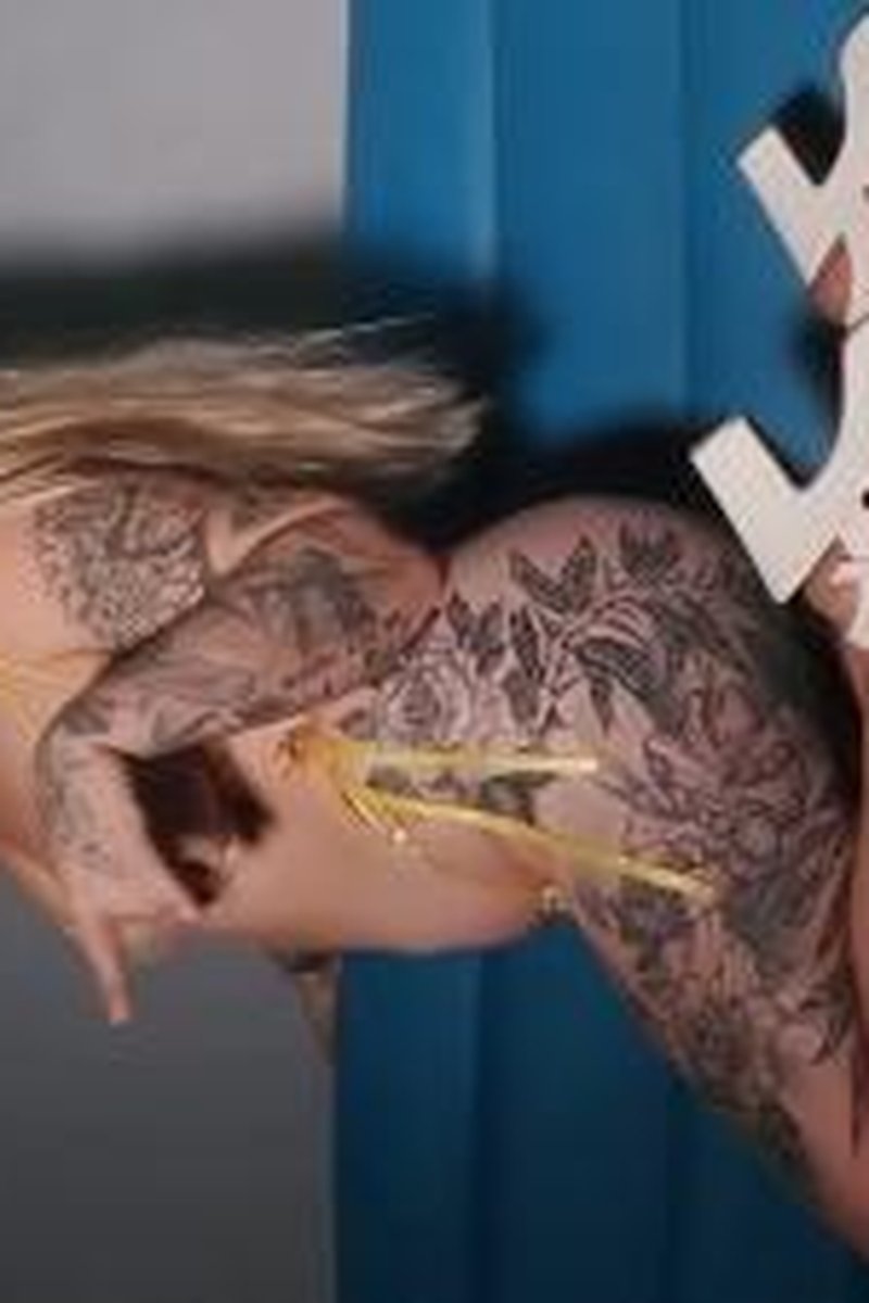 Alpha Queen - Screenshot 1 of 4 - BBC