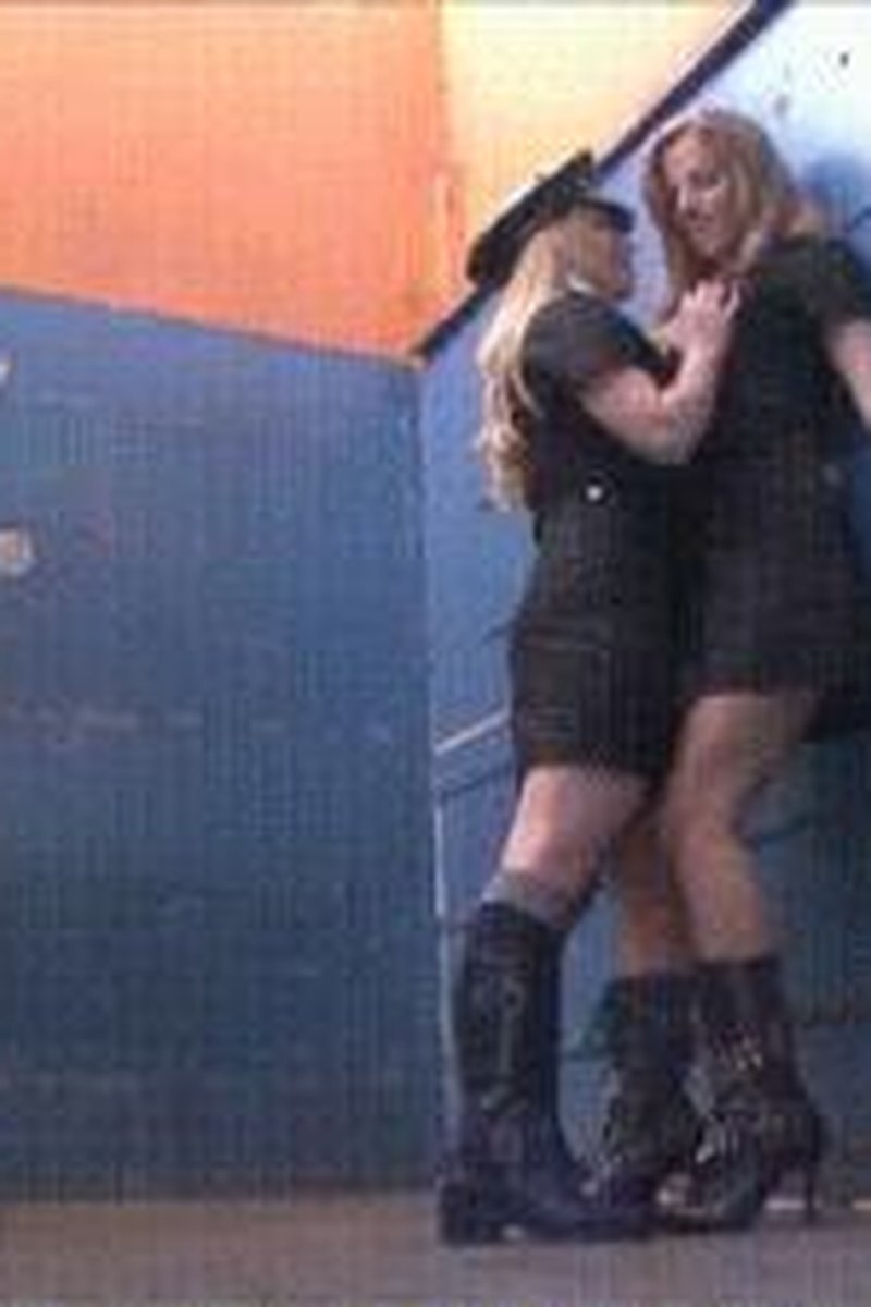 Love Between Guards - Screenshot 1 of 4 - Lesbian