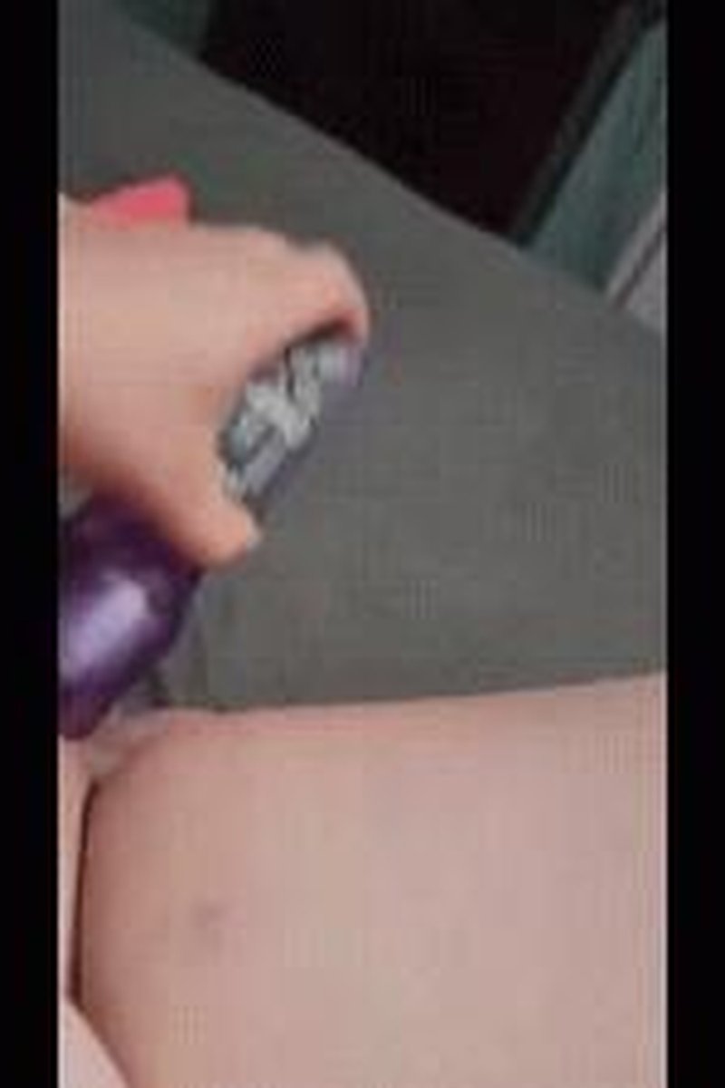 Big Vibrator - Screenshot 1 of 4 - Masturbation
