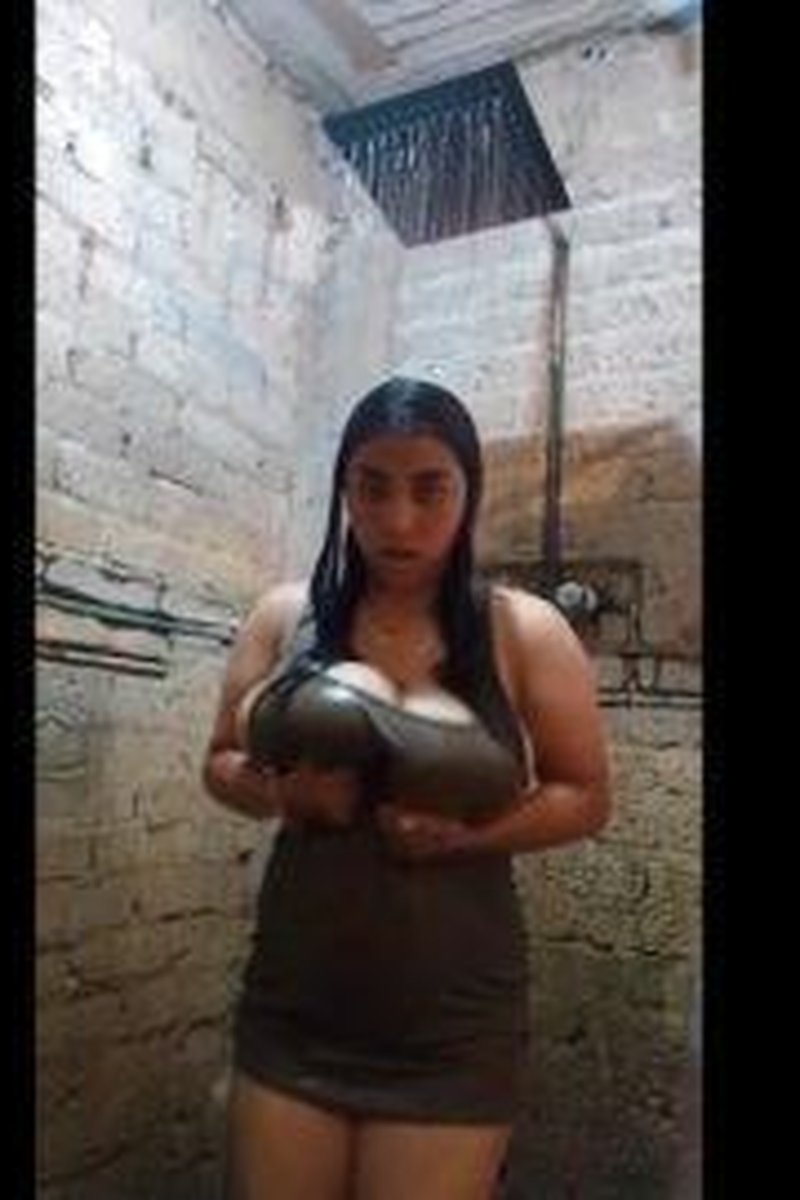 Showering - Screenshot 1 of 4 - Addiction Fetish