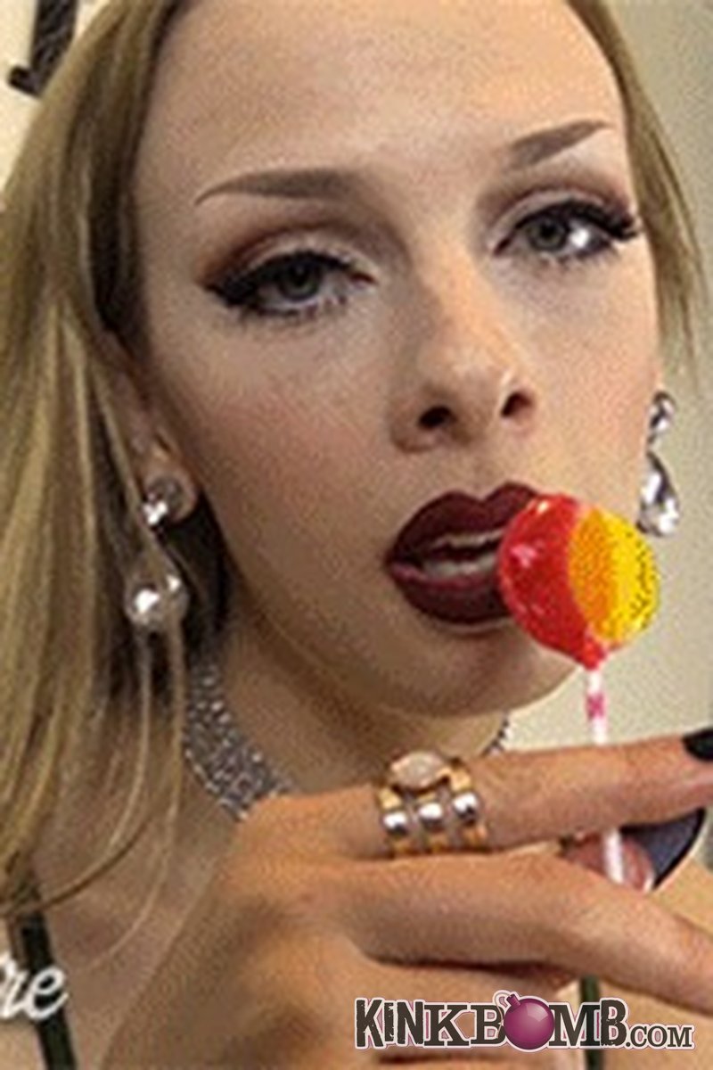 Goddess Sapphire: Imagine Being My Lollipop - Screenshot 1 of 4 - Femdom