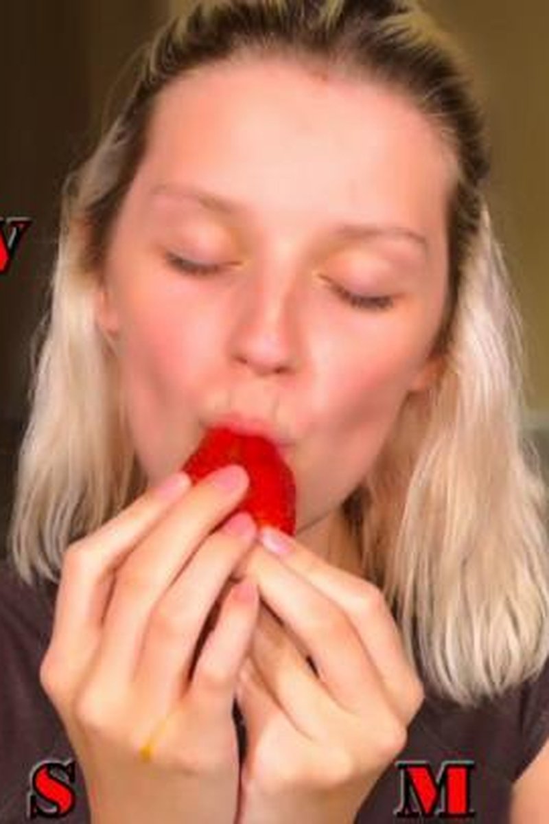 ASMR-Strawberry Sucking - Screenshot 1 of 4 - Babes