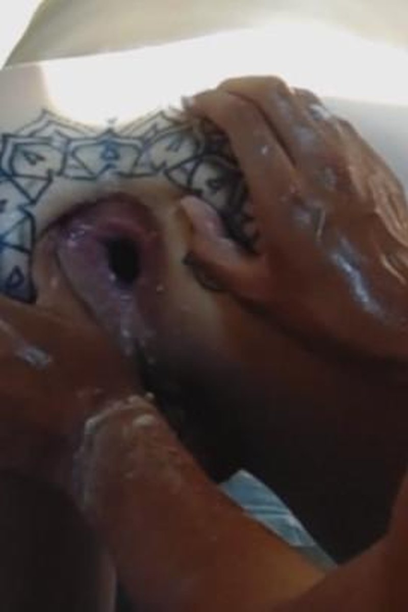 Elbow Deep Anal Fisting Under The Sun - Screenshot 1 of 4 - Anal