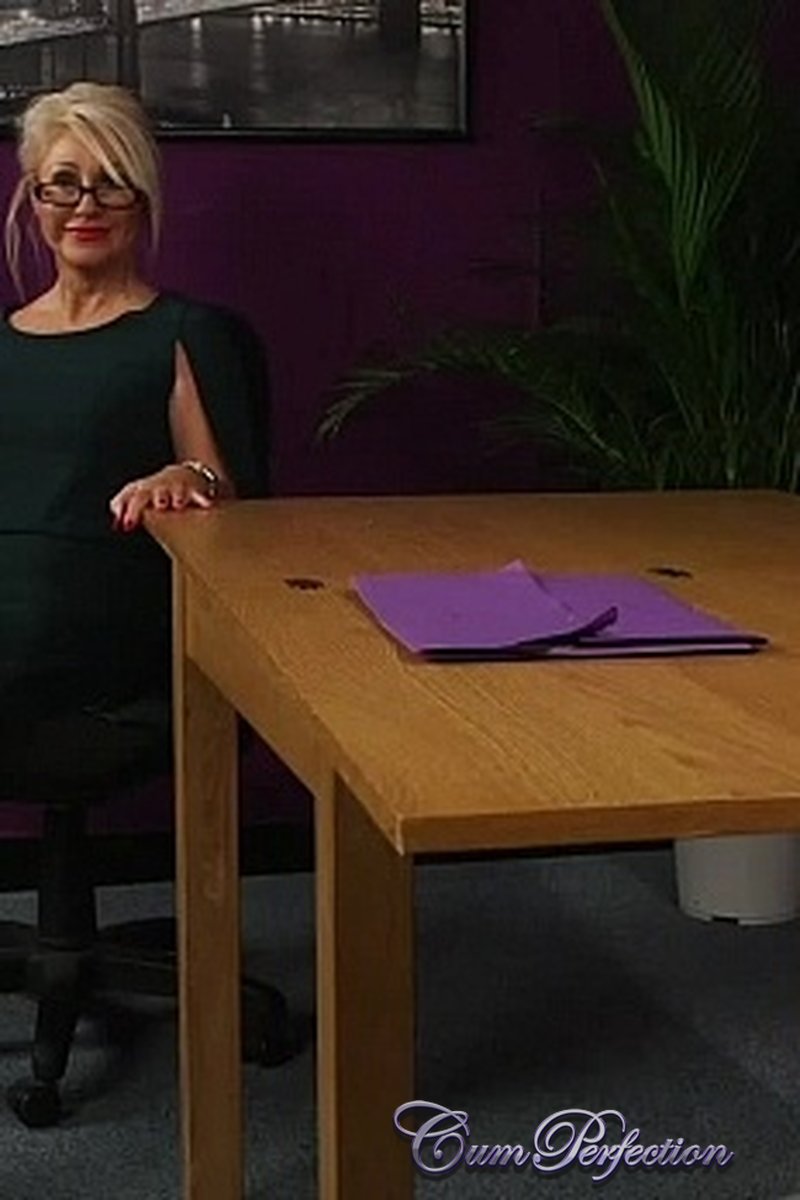 Job Interview Slut - Screenshot 1 of 4 - Blond Hair