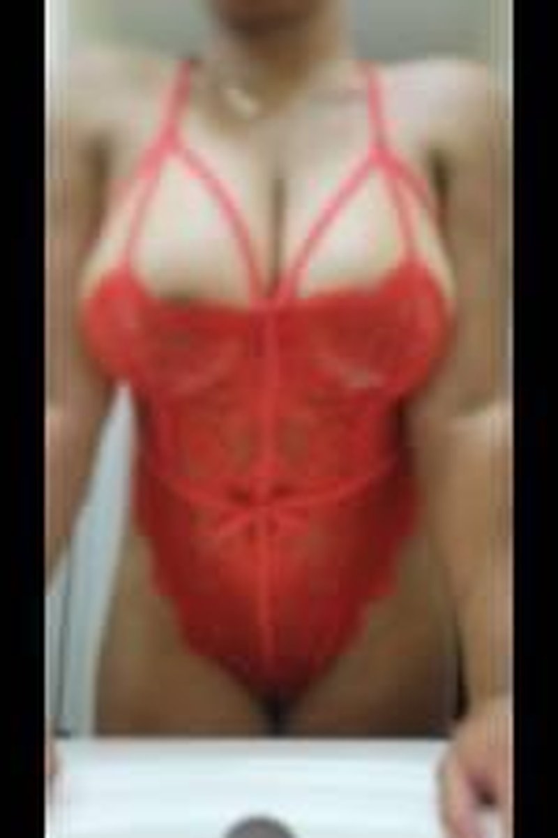 Red Lover - Screenshot 1 of 4 - Big Tits