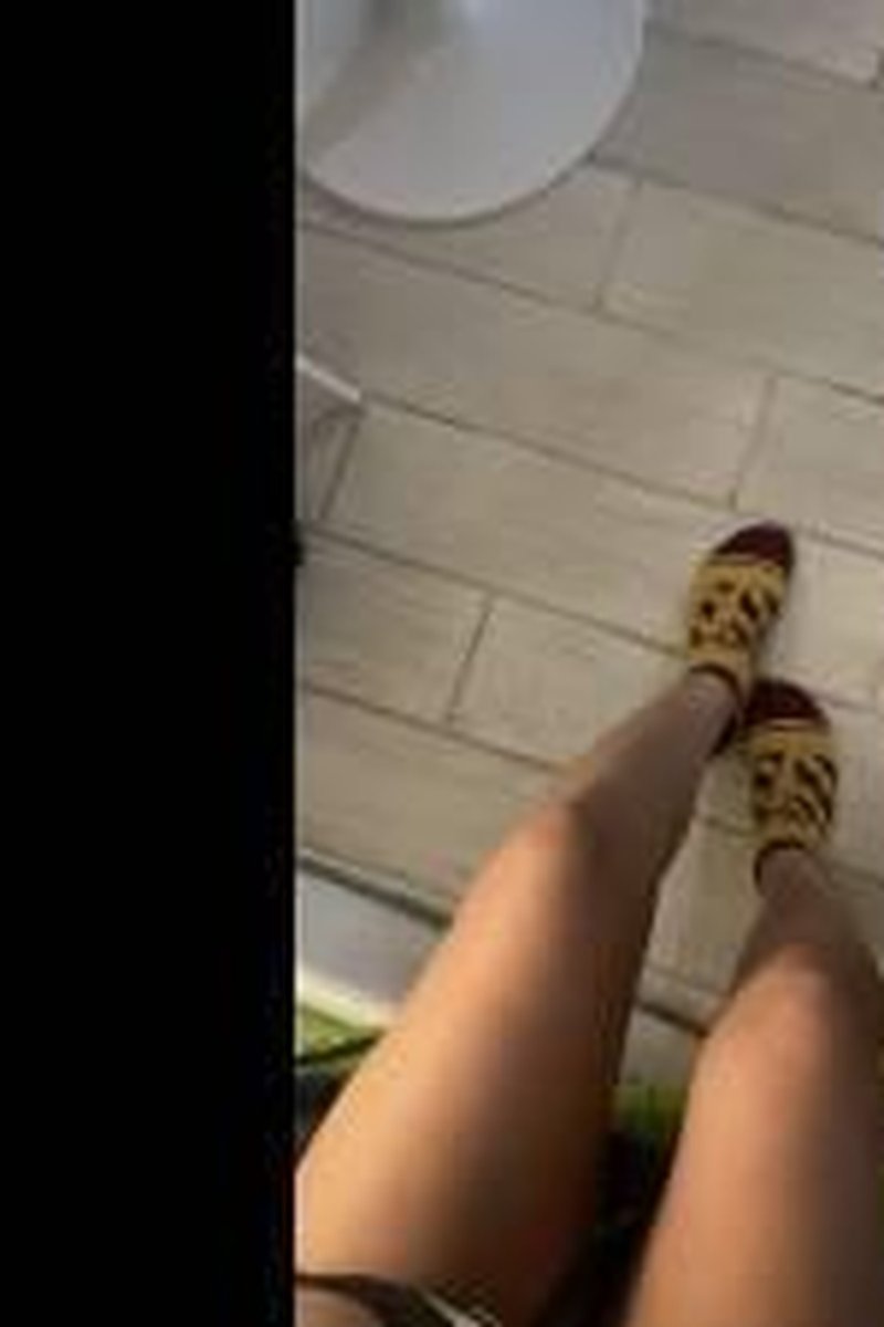 Cute Pink Toe Nails :) - Screenshot 1 of 4 - Foot Fetish