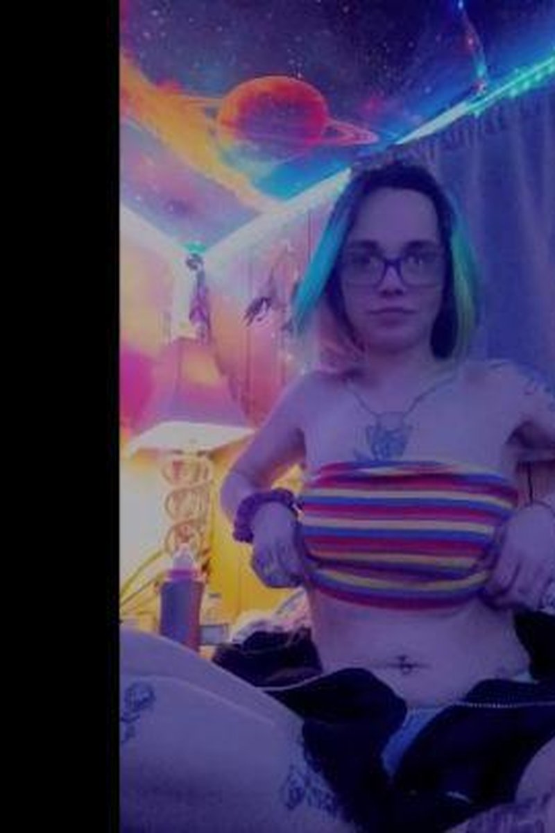 Topless Smoking - Screenshot 1 of 4 - Alternative Girl