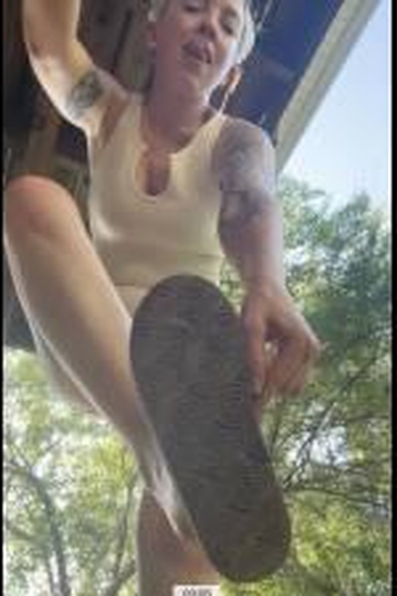 Spit Sandals - Screenshot 1 of 4 - Fetish