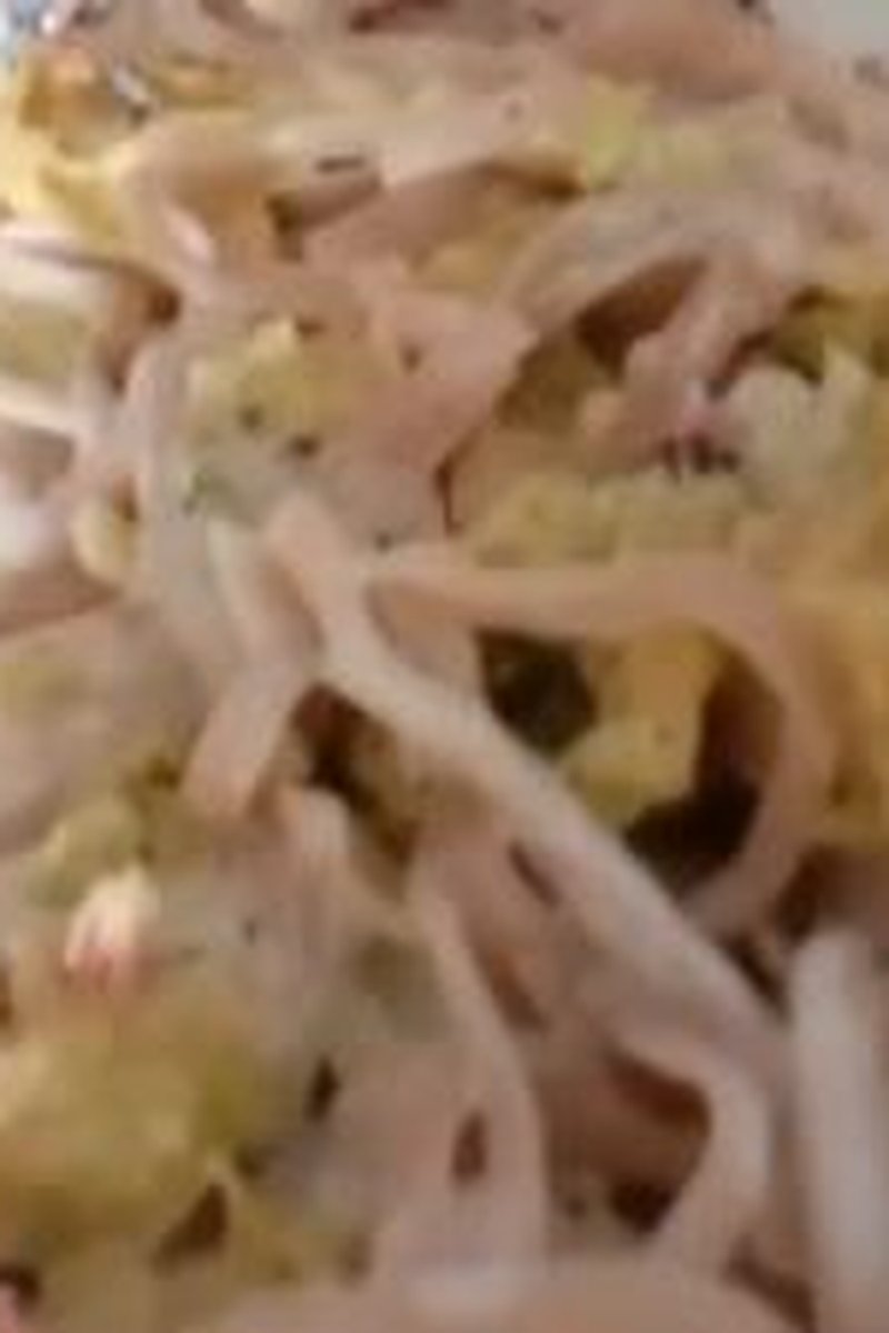 Eating Tiny Men - Screenshot 1 of 4 - Chewing
