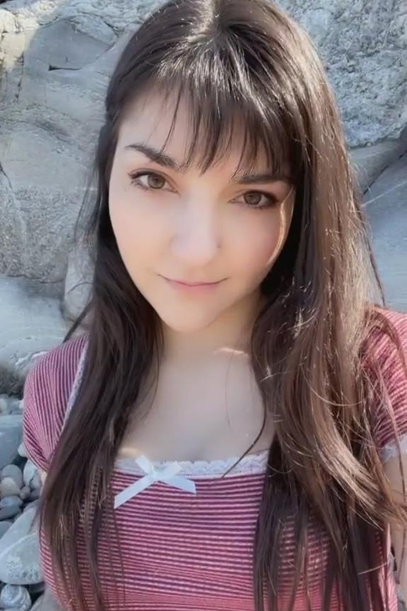 Shhh Hehe - Screenshot 1 of 4 - Babes
