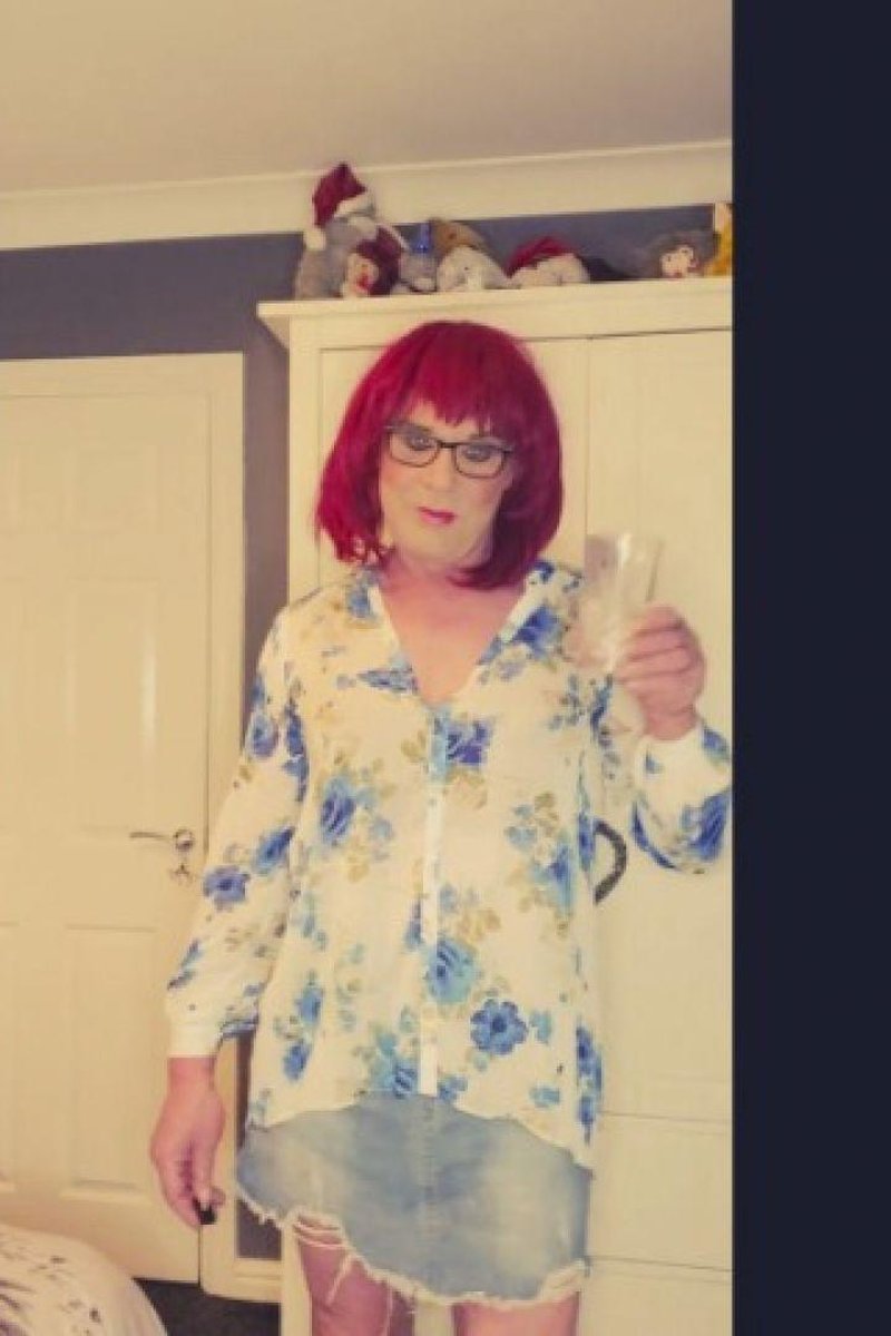 Crossdressing Juniper Beri - Screenshot 1 of 4 - Cross Dressing