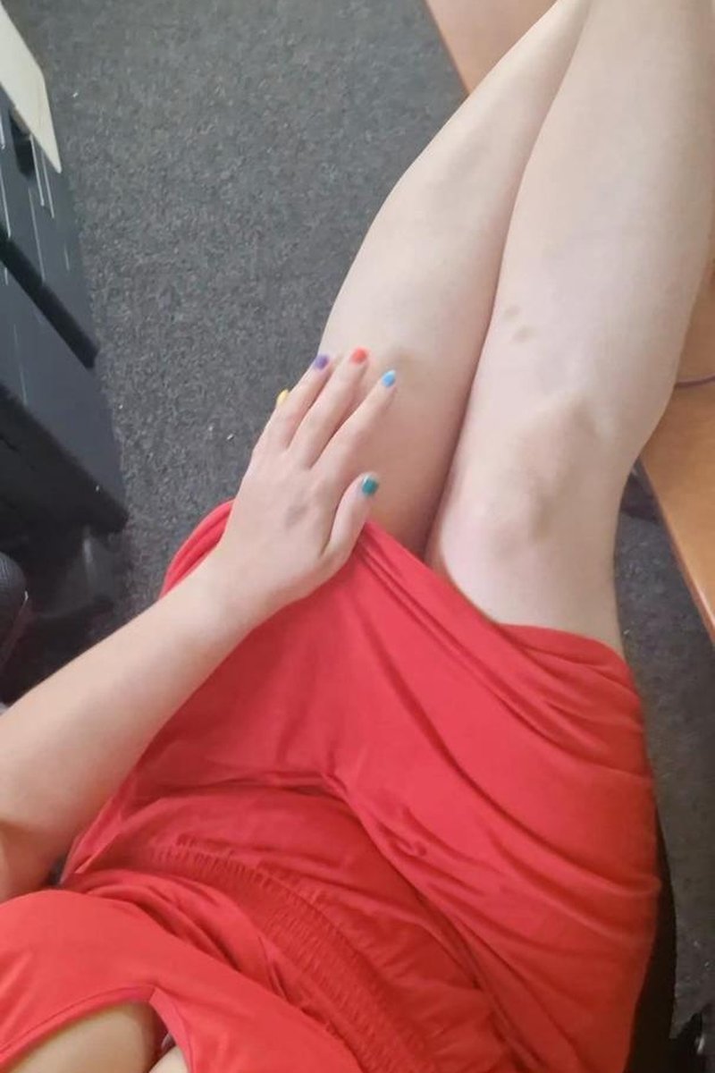 Alone At Work - Screenshot 1 of 4 - Babes
