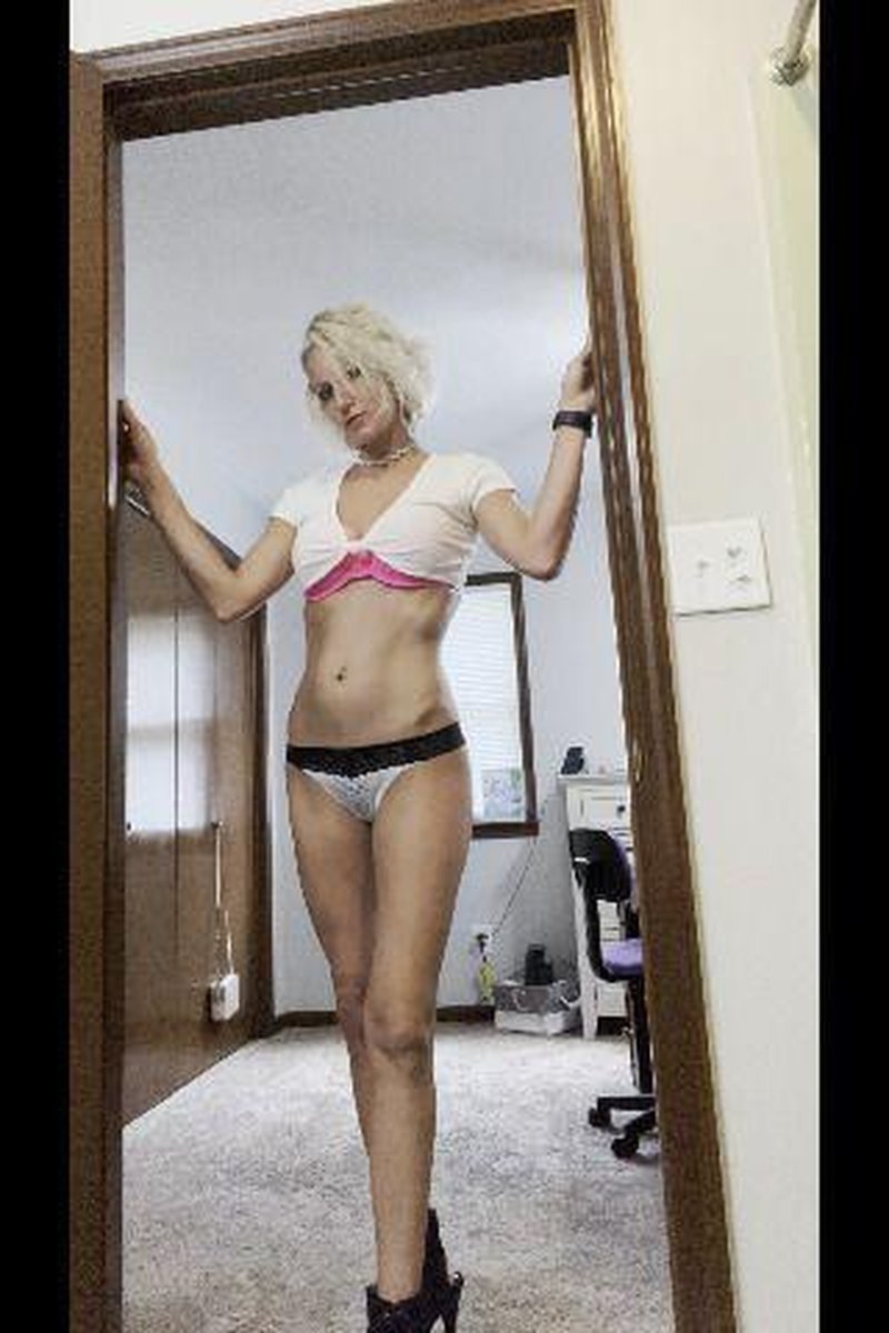 Make Me Squirt - Screenshot 1 of 4 - MILF (30+)