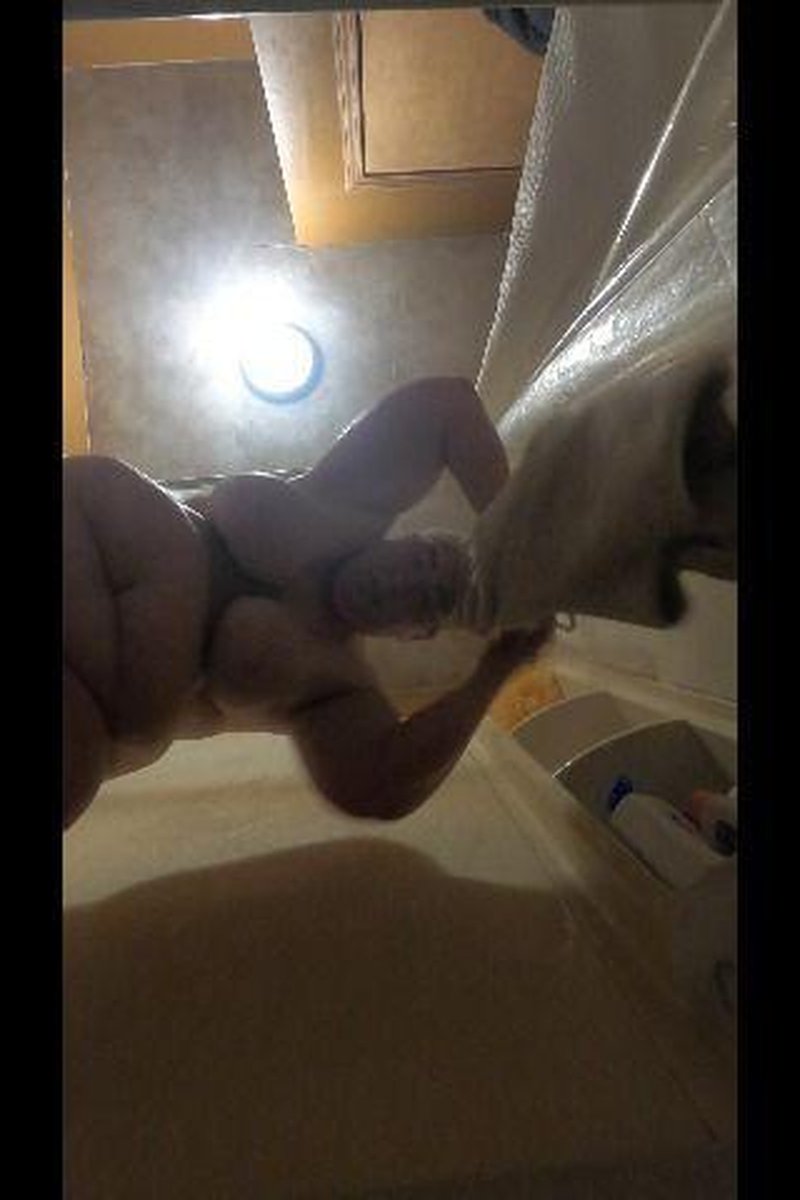 Under View Shower - Screenshot 1 of 4 - BBW