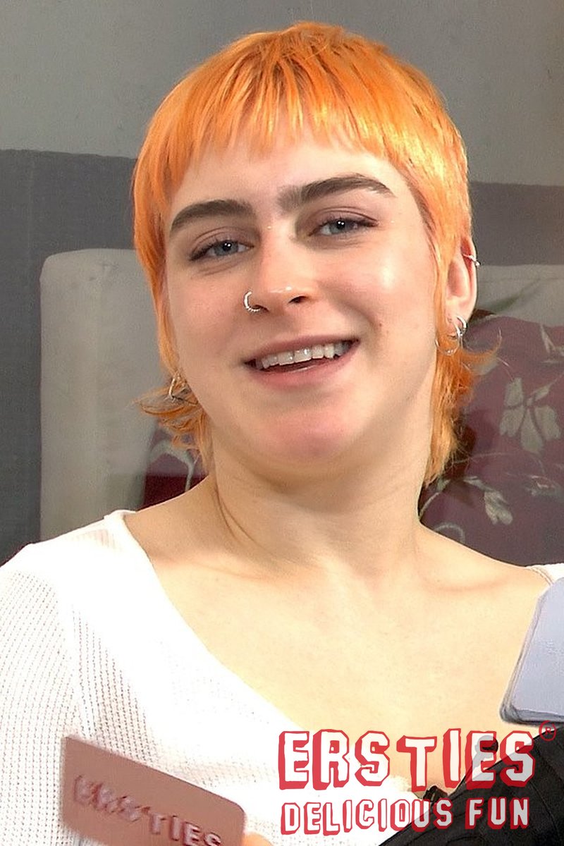 Interview with Emi - Screenshot 1 of 4 - European