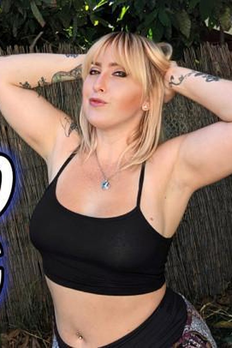 Backyard Burping - Screenshot 1 of 4 - Blonde Hair (Female)