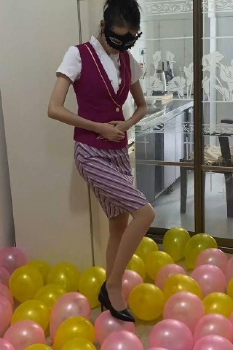 Airhostess Nylon High Heels Crush Balloons - Screenshot 1 of 4 - Airhostess