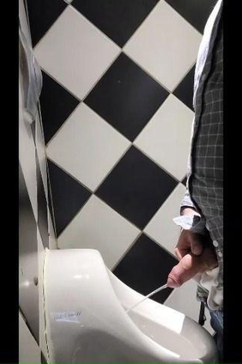 TP-manyvidsarabfutur-top-hairy-arab-pissing-in-the-restaurant