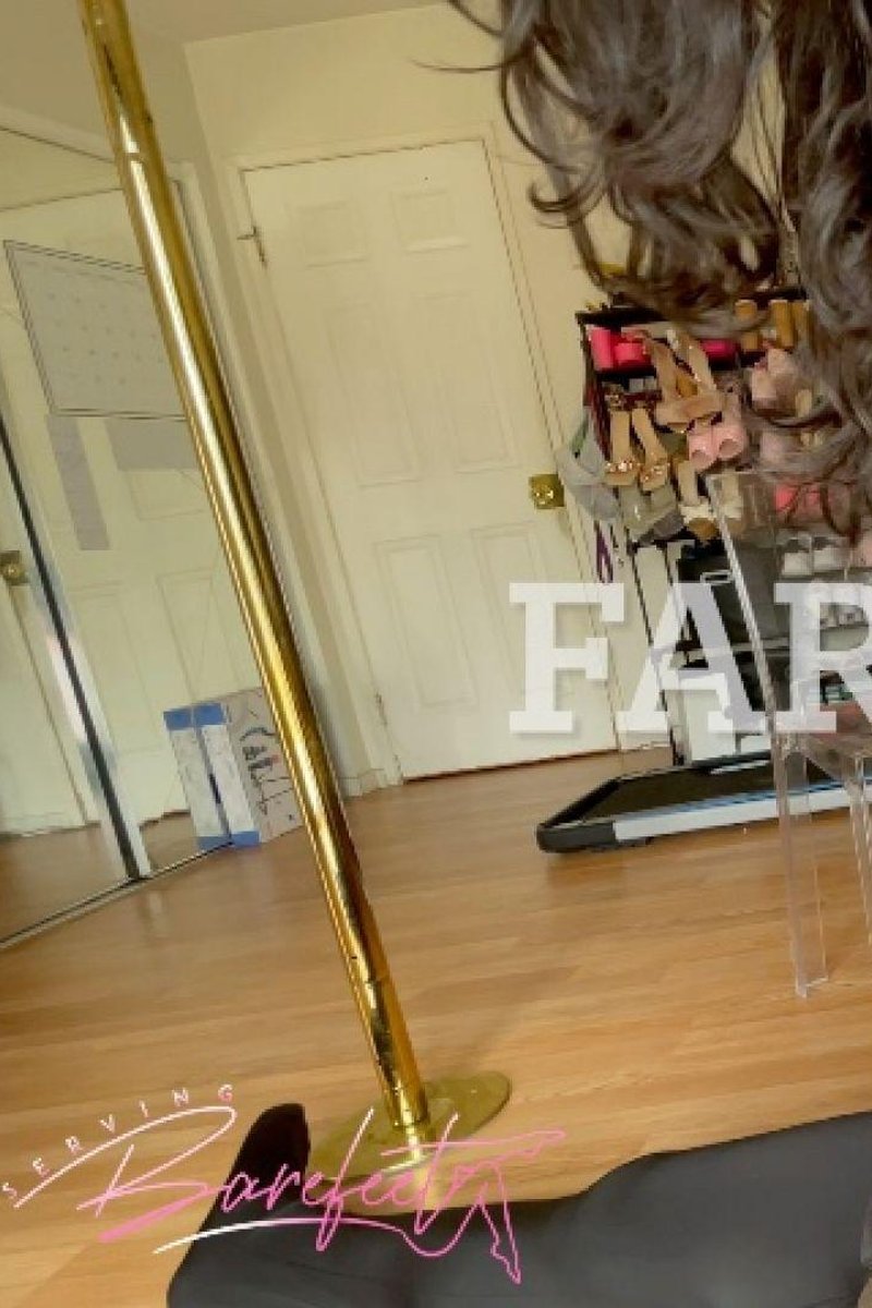 Fart Slave - Screenshot 1 of 4 - Ass Smothering