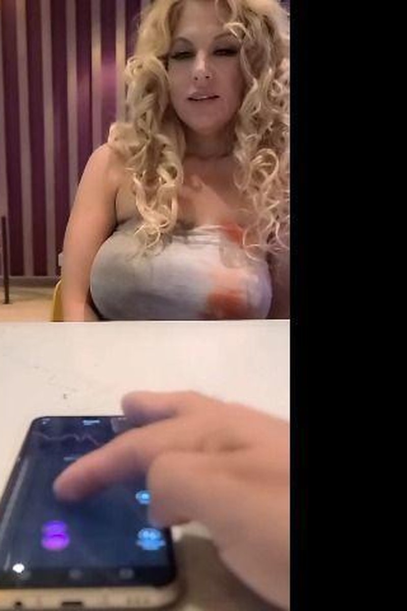 Public Vibrations - Screenshot 1 of 4 - Big Tits