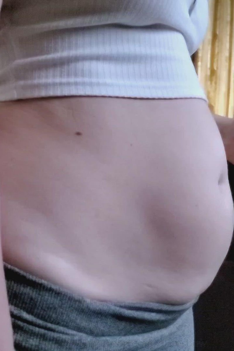 Belly Jiggle Empty vs Full - Screenshot 1 of 4 - BBW