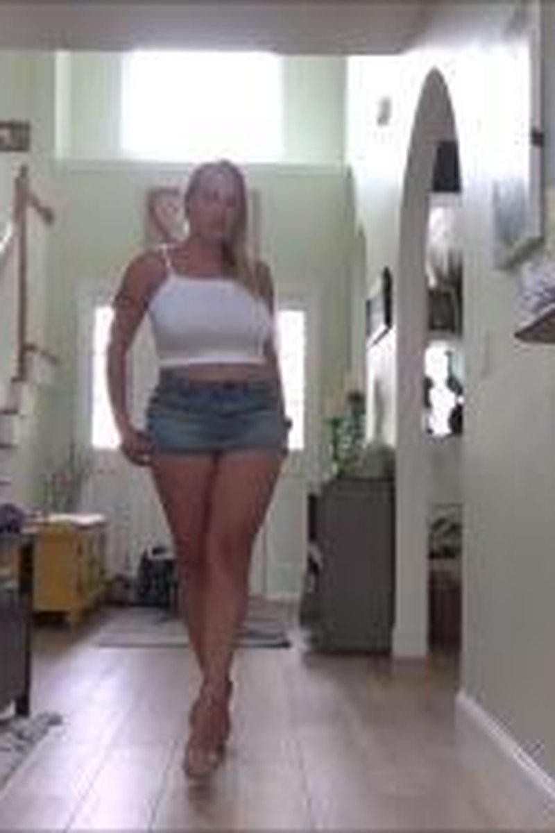 Modeling 7 - Screenshot 1 of 4 - Dirty Talk